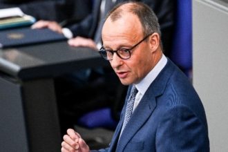 Φρίντριχ Μερτς: Να σχηματιστεί «το συντομότερο δυνατό» κυβέρνηση με «σταθερή κοινοβουλευτική πλειοψηφία»
