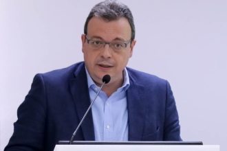 Φάμελλος: «Είναι δυνατόν να αμφισβητείται η δυνατότητα του προέδρου του ΣΥΡΙΖΑ να μιλάει στη Βουλή για μια Ελλάδα με δικαιοσύνη και διαφάνεια;»