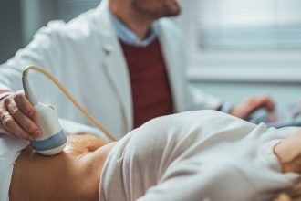 Καταδίκη 73 ετών και τριών μηνών στον γυναικολόγο από τη Ρόδο, για βιασμούς και ασέλγεια σε 20 γυναίκες