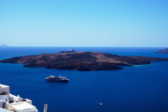 Παπαζάχος για Σαντορίνη: Το ηφαίστειο έχει φύγει από την κατάσταση ηρεμίας, μία έκρηξη είναι πάντα πιθανή