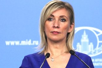 Ζαχάροβα για Ζελένσκι: «Τραμπ και Βανς έδειξαν αυτοσυγκράτηση και δεν χαστούκισαν το σκουπίδι»!