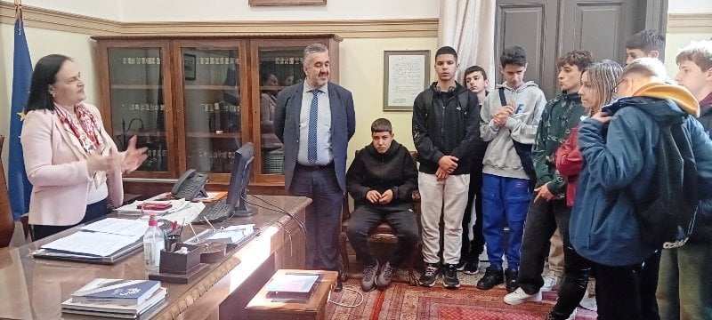 Εκπαιδευτική επίσκεψη των μαθητών της Γ’ Τάξης του Γυμνασίου Σαραβαλίου στο Δικαστικό Μέγαρο και στο Δημαρχείο της Πάτρας