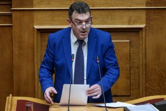 Συνελήφθη ο βουλευτής της "Νίκης" Νίκος Παπαδόπουλος - Τα έσπασε στην Εθνική Πινακοθήκη
