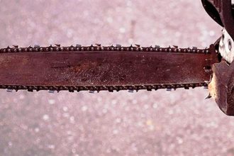 Απίστευτο περιστατικό στο κέντρο της Πάτρας - Βγήκε... αλυσοπρίονο σε επεισόδιο!