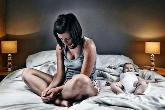 Επιλόχειος κατάθλιψη: Με ποιο τρόπο επηρεάζει τις διατροφικές συνήθειες του παιδιού