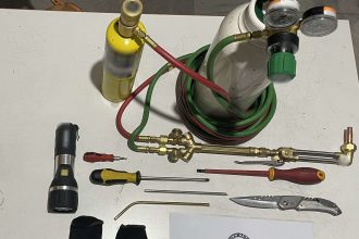 Αιγιάλεια: Τον έπιασαν επ’ αυτοφώρω για σύσταση συμμορίας και διάπραξη διακεκριμένων κλοπών