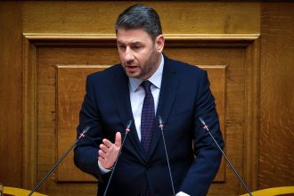 Ανδρουλάκης: «Δολοφονείτε κάθε μέρα την αλήθεια, είστε μνημείο αναξιοπιστίας»