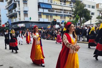 Ο Σύλλογος Αρκάδων Πάτρας στην παρέλαση για την 25η Μαρτίου (ΦΩΤΟ)