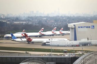 Ξεκινάνε και πάλι οι πτήσεις στο αεροδρόμιο Χίθροου - Σε ποιες θα δοθεί προτεραιότητα