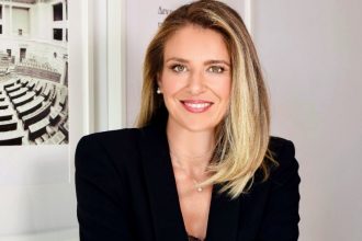 Άννα Ευθυμίου: «Είχα τρεις αποβολές», αποκαλύπτει η νέα υφυπουργός Εργασίας και Κοινωνικής Ασφάλισης