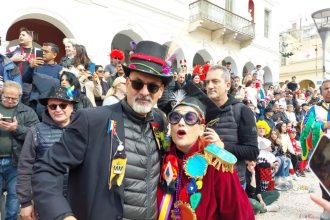 Οι καρναβαλικές ...επιθέσεις στον Χαράλαμπο Μπονάνο
