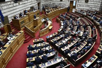 Βουλή: Live η προ ημερησίας συζήτηση για τα Τέμπη - Μητσοτάκης: Δεν θα το βάλουμε κάτω, θα κριθούμε το 2027