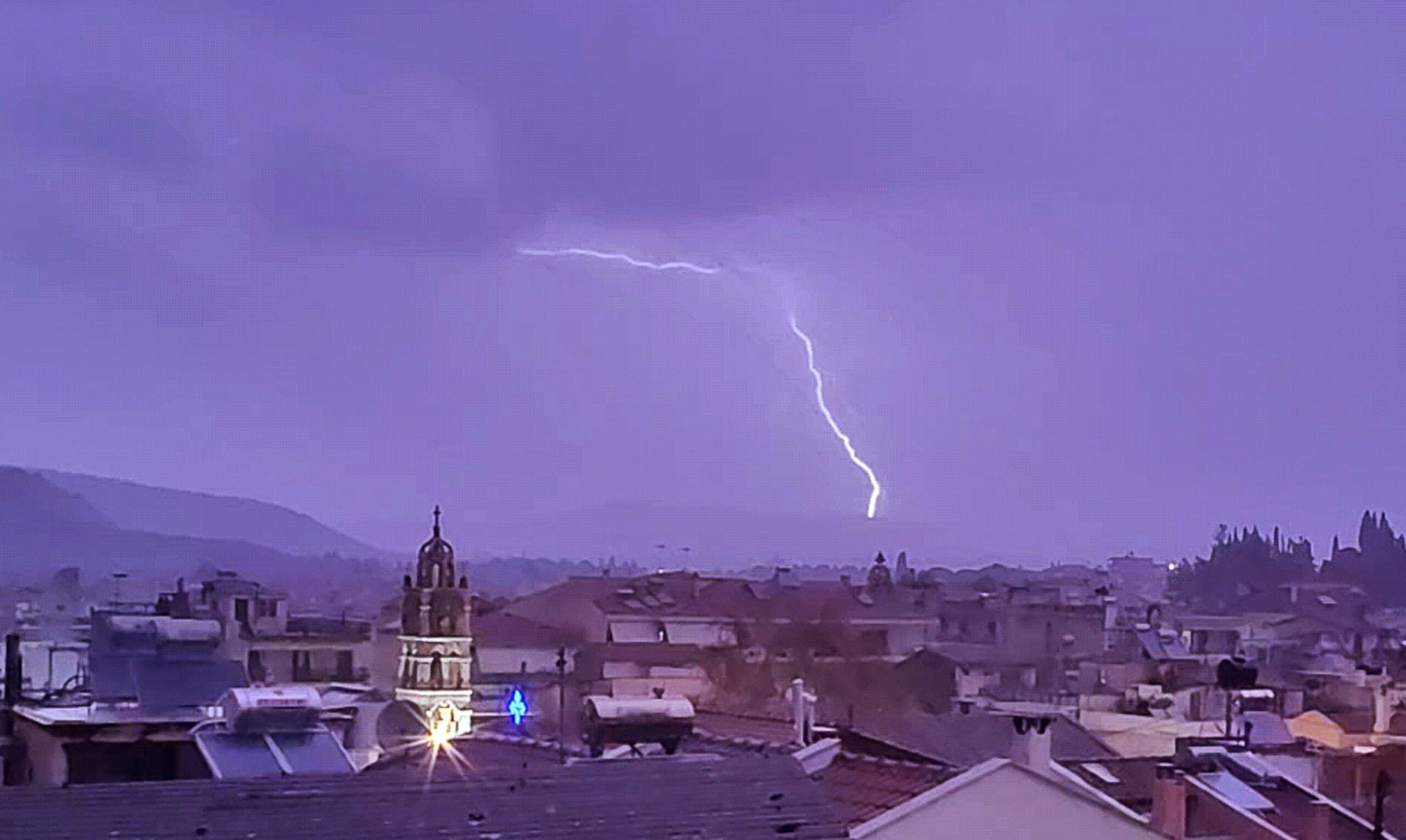 Καιρός: Μήνυμα του 112 στις Κυκλάδες
