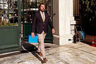 Στο ΠΑΣΟΚ τις επόμενες ημέρες ο Πέτρος Παππάς – Παραμένει ανεξάρτητος ο Αποστολάκης