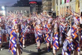 Πατρινό Καρναβάλι 2025: Η πόλη ένα ατελείωτο "ποτάμι" ξεφαντώματος! ΒΙΝΤΕΟ από την Νυχτερινή Ποδαράτη Παρέλαση
