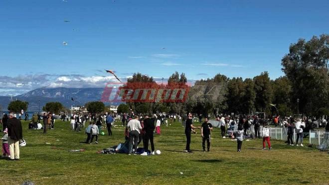 Κούλουμα σε πλαζ, νότιο πάρκο και "Κόκκινο Μύλο" - Γέμισε χαρταετούς ο ουρανός της Πάτρας! (ΦΩΤΟ)