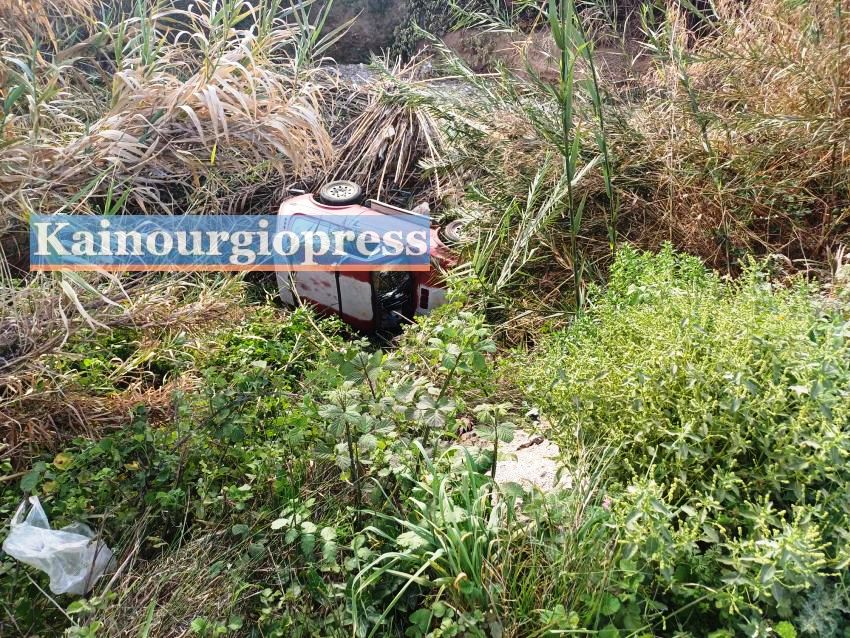 Δυτ. Ελλάδα: Όχημα έπεσε σε ρέμα - Τραυματίας ο οδηγός (ΦΩΤΟ)