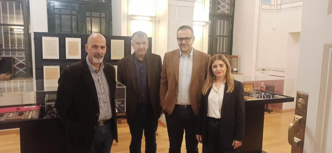 Ο Χαράλαμπος Μπονάνος μαζί με τους γιατρούς του Αιγίου που γιορτάζουν