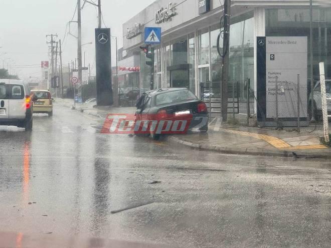 Πάτρα: Τροχαίο στην εθνική εν μέσω έντονης βροχόπτωσης (ΦΩΤΟ)