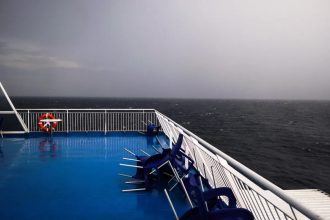 Θρίλερ με 40χρονο που ερχόταν στην Πάτρα - Βούτηξε στη θάλασσα από το "Αριάδνη" και αγνοείται (ΒΙΝΤΕΟ)