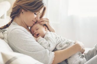 5+1 oφέλη του να αποκτάς παιδί αργότερα στη ζωή
