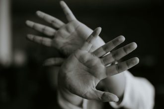 15χρονος κατήγγειλε τον πατέρα του για ενδοοικογενειακή βία