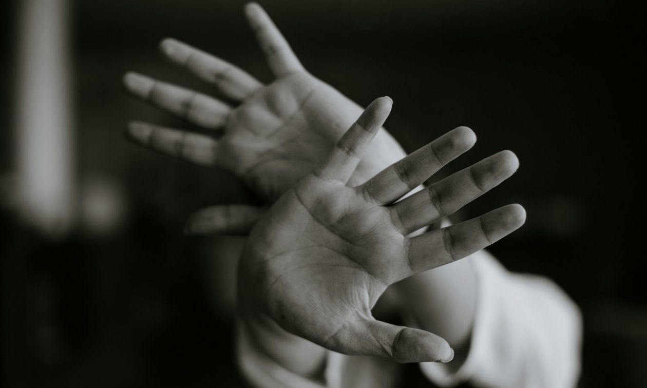 15χρονος κατήγγειλε τον πατέρα του για ενδοοικογενειακή βία