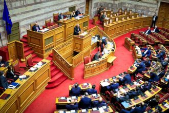 Συνεχίζεται σήμερα στη Βουλή η συζήτηση επί της πρότασης δυσπιστίας – Η διαδικασία