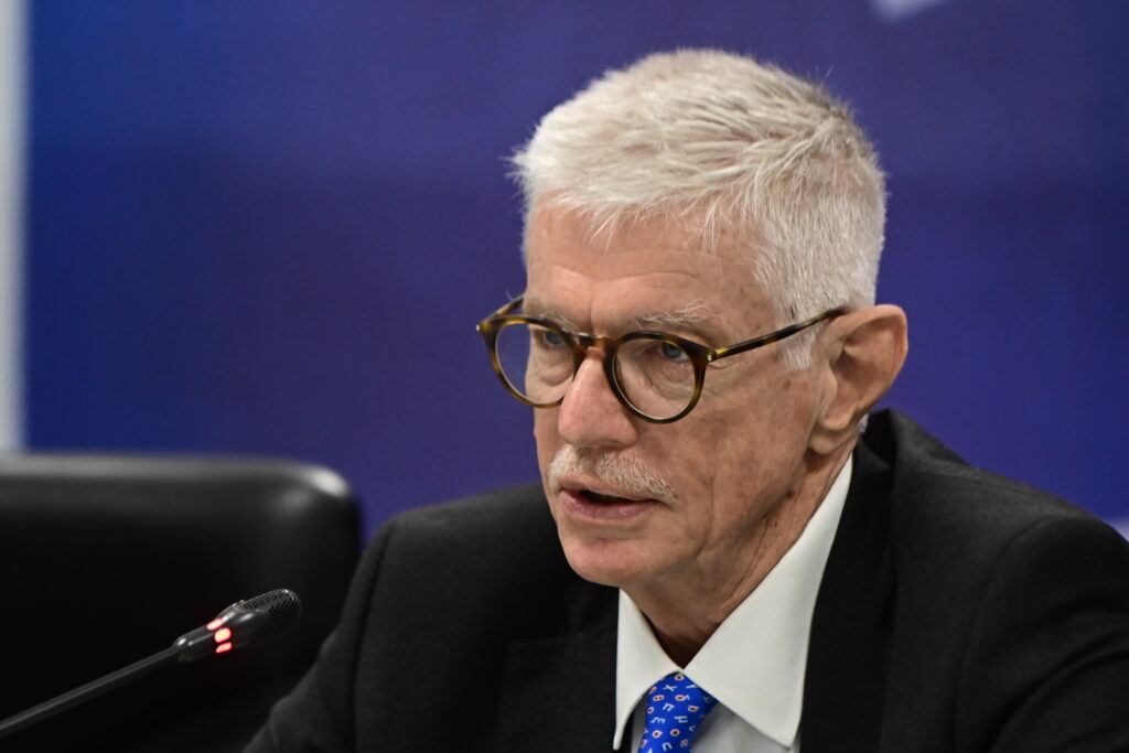 Η παραίτηση Δοξιάδη και τα δηκτικά σχόλια της αντιπολίτευσης – Τις επόμενες ημέρες ο αντικαταστάτης