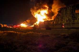 Ολοκληρωτική καταστροφή στη Ριτσώνα – Στάχτη το εργοστάσιο ανακύκλωσης