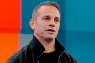 Ντέμης Νικολαΐδης: «Πέρασα κατάθλιψη, έπινα χωρίς να μου αρέσει το αλκοόλ»