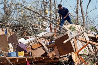 ΗΠΑ: Τουλάχιστον 40 νεκροί από ανεμοστρόβιλους - Τεράστιες καταστροφές