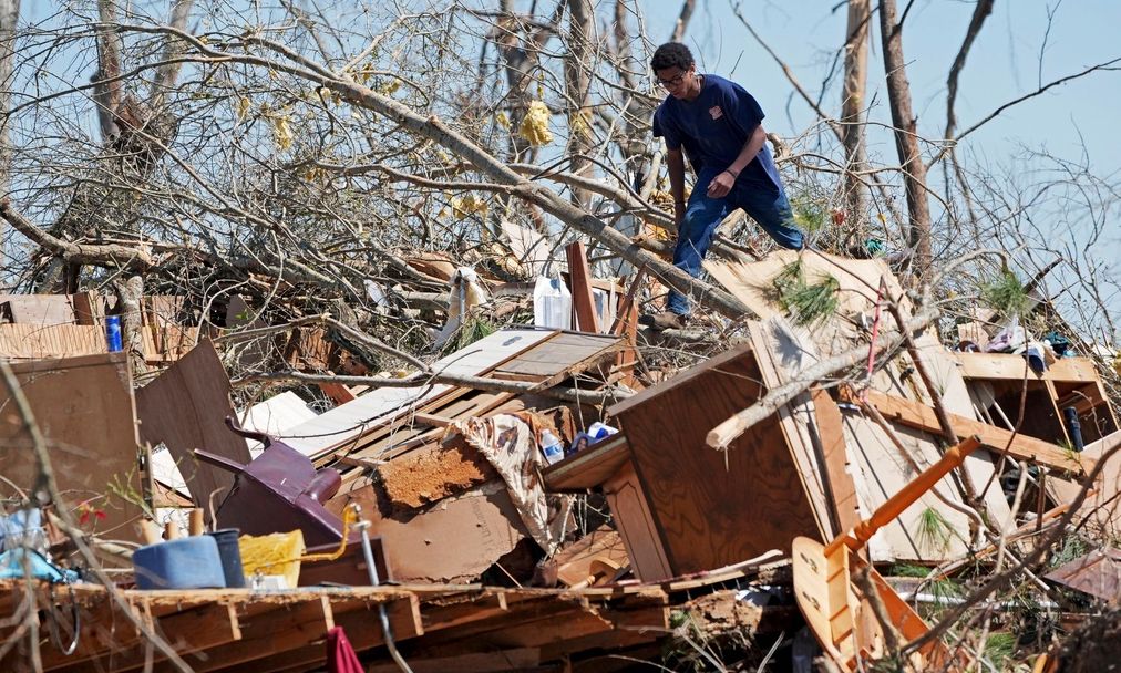 ΗΠΑ: Τουλάχιστον 40 νεκροί από ανεμοστρόβιλους - Τεράστιες καταστροφές