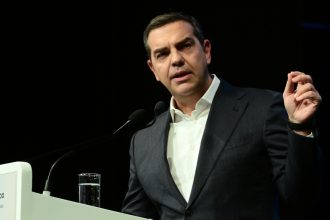 Αλέξης Τσίπρας: Το καθεστώς πάει την πατρίδα στα βράχια – Μήνυμα συμπόρευσης από Πάτρα
