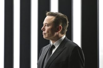 Έλον Μασκ: Ο στρατός της Ουκρανίας θα «κατέρρεε» αν του στερούσα την πρόσβαση στο Starlink