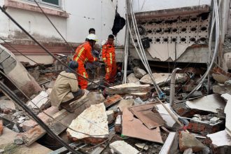 Ξεπέρασαν τους 1.000 οι νεκροί μετά τα 7,7 Ρίχτερ σε Μιανμάρ και Ταϊλάνδη - Φόβοι για 10.000