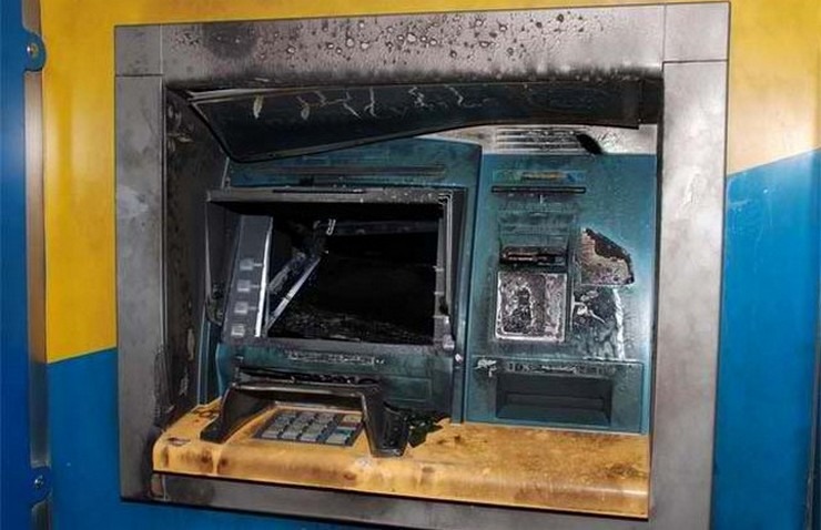 Δυτ. Ελλάδα: Πήγαν σαν ...κύριοι και ανατίναξαν ΑΤΜ