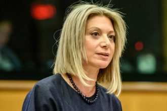 Τέμπη: Εξώδικο Καρυστιανού στον πρόεδρο της Προανακριτικής