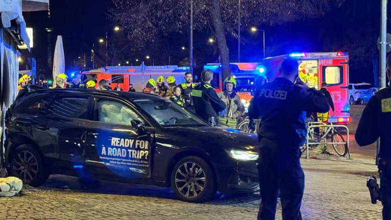 Βερολίνο: Αυτοκίνητο έπεσε πάνω σε πλήθος – Τουλάχιστον πέντε τραυματίες
