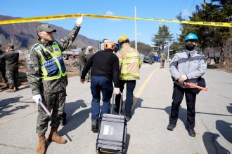 Ν. Κορέα: Πολεμικό αεροσκάφος έριξε κατά λάθος 8 βόμβες σε χωριό και τραυμάτισε αμάχους