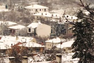 Από τις παραλίες στις... χιονοπτώσεις - «Βουτιά» του υδράργυρου (ΒΙΝΤΕΟ)