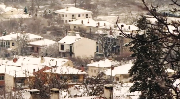 Από τις παραλίες στις... χιονοπτώσεις - «Βουτιά» του υδράργυρου (ΒΙΝΤΕΟ)