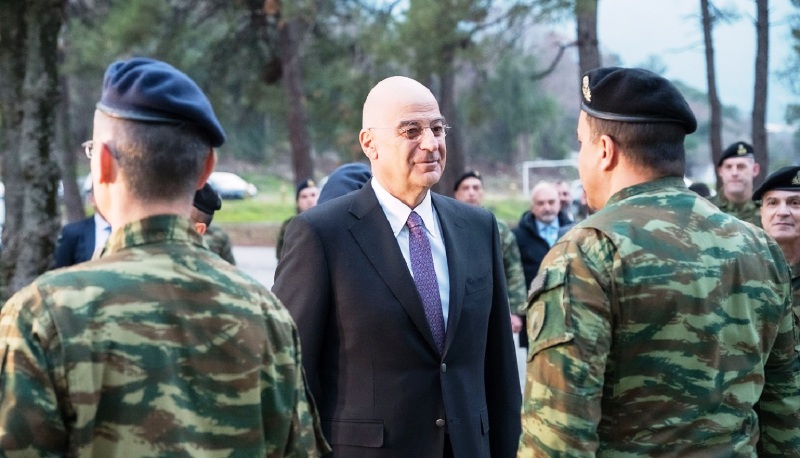 Αποστρατεύονται 581 υπαξιωματικοί που έμεναν στις Ενοπλες Δυνάμεις με ειδικά προνόμια