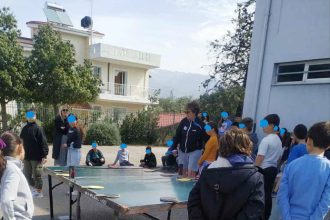 1ο Δημοτικό Σχολείο Παραλίας Πατρών: Γνωριμία με την επιτραπέζια αντισφαίριση (ΦΩΤΟ)