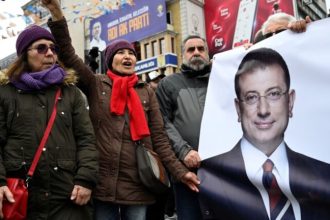 Τουρκία: Πάνω από 340 συλλήψεις στις διαδηλώσεις συμπαράστασης στον Ιμάμογλου
