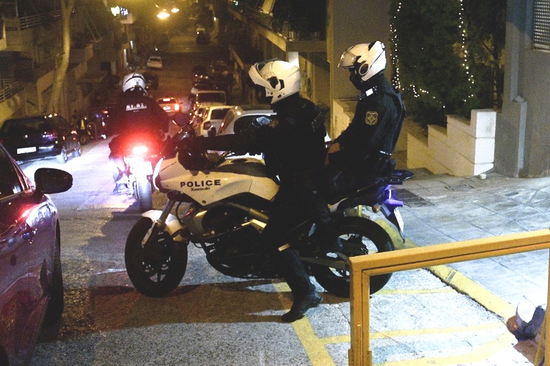 ΣΟΚ: 55χρονος επιχείρησε να κάψει ζωντανή την εν διαστάσει σύζυγό του - Το σπίτι ήταν γεμάτο βενζίνη