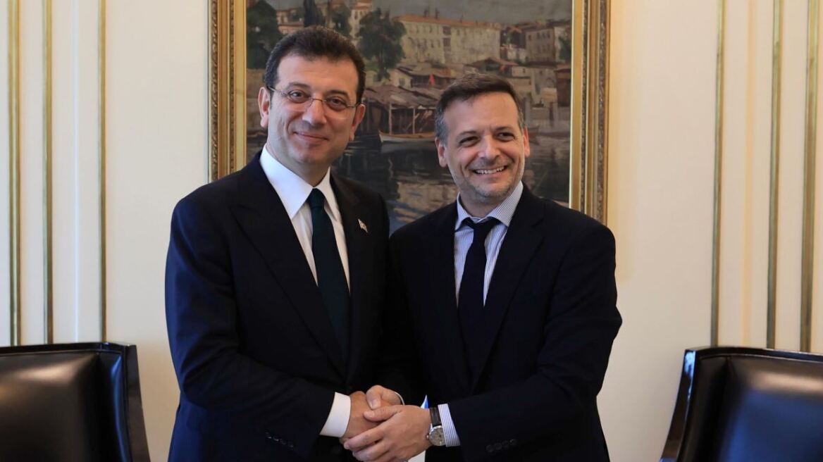 Στο πλευρό του Ιμάμογλου ο Χάρης Δούκας: Εκρέμ δεν είσαι μόνος σου
