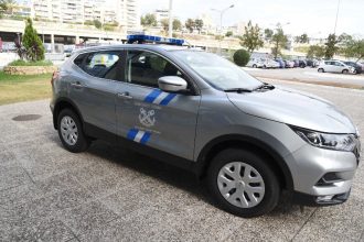 Πάτρα: Γερμανός μετέφερε μαρμάρινο κίονα μέσω του λιμανιού!