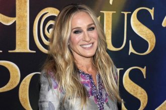 Η Sarah Jessica Parker έγινε 60 - Να ποια είναι τα καλύτερα beauty μυστικά της