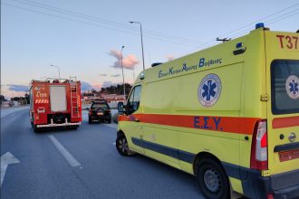 Πάτρα: Αυτοκίνητο έφυγε από το δρόμο και βρέθηκε σε χωράφι - Απεγκλώβισαν την οδηγό